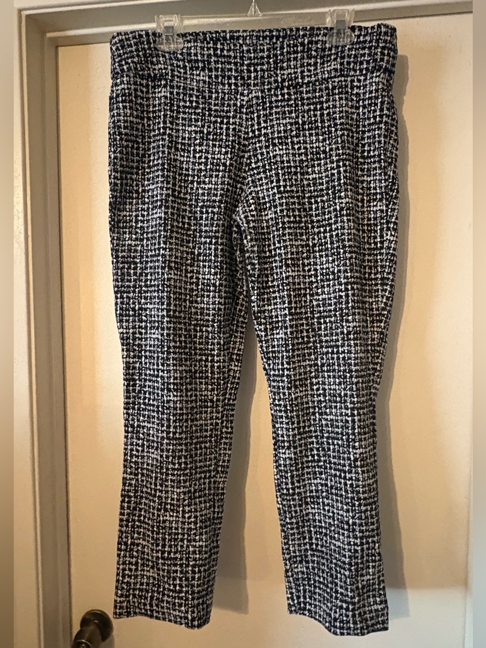 Dalia Black & White Textured Pattern Pull-On Dress Pants - Size 10